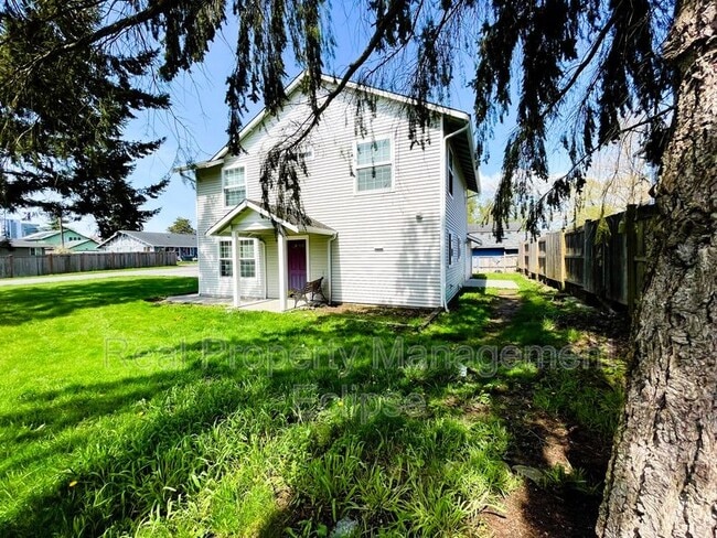 1427 Virginia Ave in Everett, WA - Building Photo - Building Photo