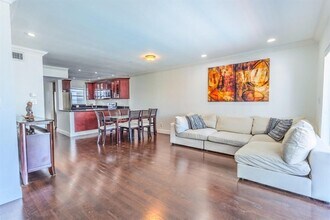 3000 Sunrise Lakes Dr E in Sunrise, FL - Building Photo - Building Photo
