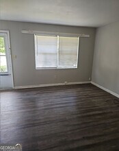 6494 Lower Dixie Lake Rd in Union City, GA - Building Photo - Building Photo