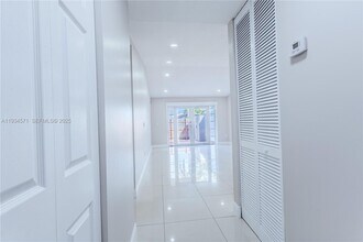 5145 SW 140th Pl in Miami, FL - Foto de edificio - Building Photo