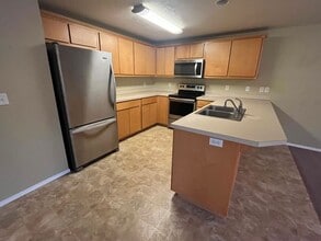 878-880 S 9th St in Harrisburg, OR - Building Photo - Building Photo