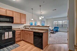 Swan Creek in Fitchburg, WI - Foto de edificio - Building Photo