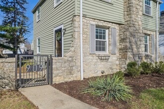 909 S Roosevelt Ave in Columbus, OH - Building Photo - Building Photo