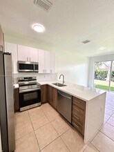 360 NE 21st Ave in Homestead, FL - Building Photo - Building Photo