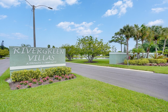 1722 SE Balmoral Ct in Port St. Lucie, FL - Building Photo - Building Photo