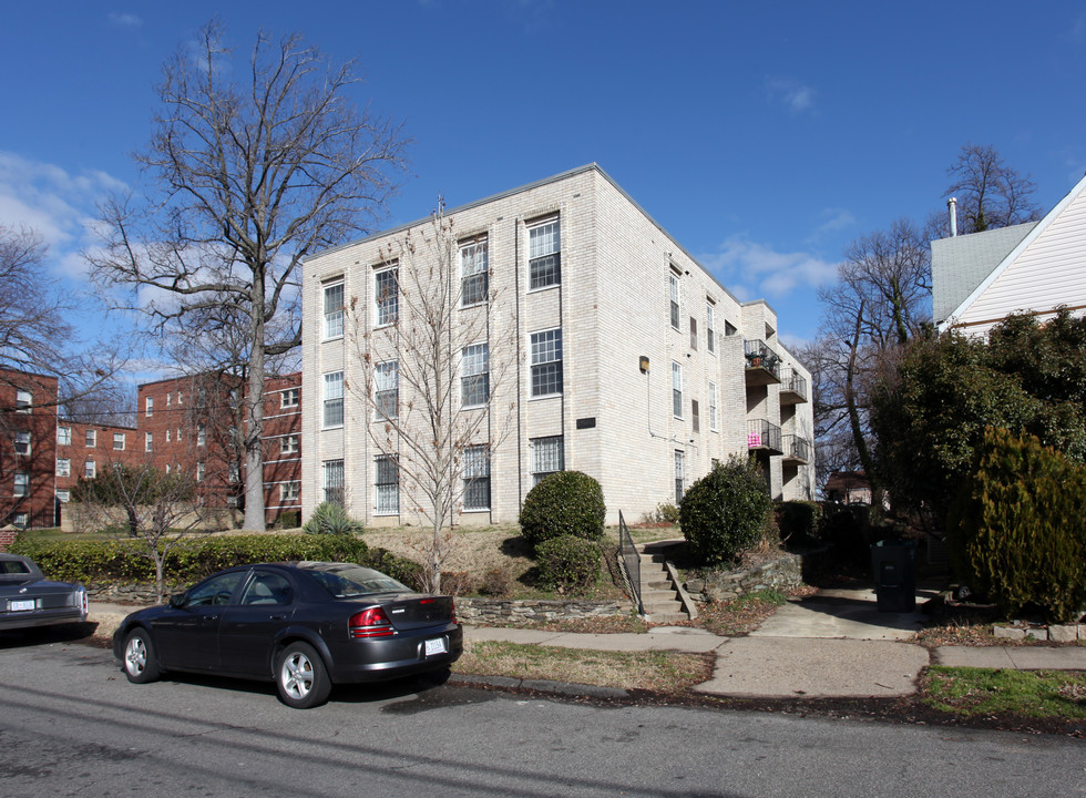 1900 Irving St NE in Washington, DC - Foto de edificio