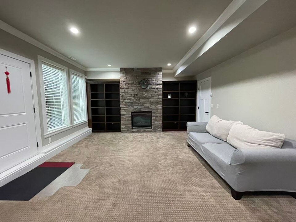 16331-16325 25 Ave in Surrey, BC - Building Photo