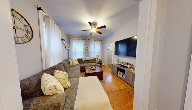 224 Banks St, Unit 1 in Cambridge, MA - Foto de edificio - Building Photo