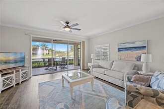 4435 Dover Ct-Unit -7-702 in Naples, FL - Foto de edificio - Building Photo