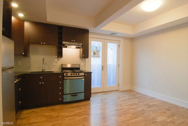 126 Charles St-Unit -Apt 1A in Cambridge, MA - Foto de edificio - Building Photo