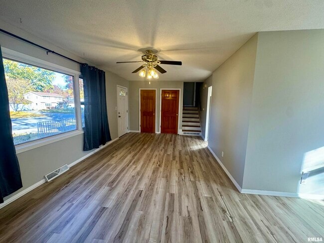 2207 18th St in Bettendorf, IA - Building Photo - Building Photo