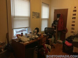 35 Brookline St, Unit 7 in Cambridge, MA - Building Photo