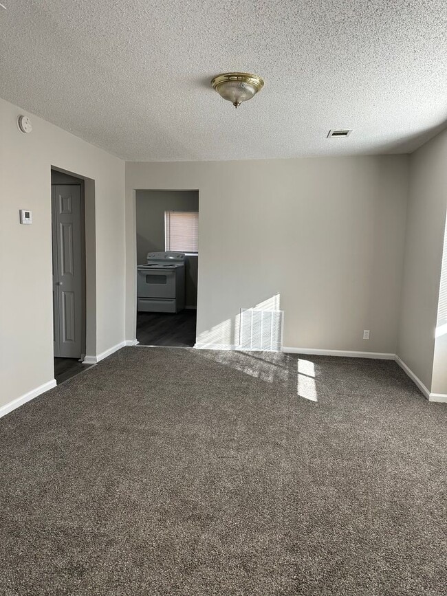 8027 Chestnut Ave in Kansas City, MO - Building Photo - Building Photo