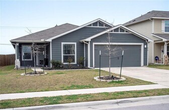 810 Comal Run in Hutto, TX - Building Photo - Building Photo