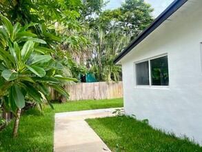 2380 SW 34th Way in Fort Lauderdale, FL - Building Photo - Building Photo