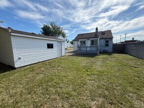 8035 Chapp Ave in Warren, MI - Building Photo - Building Photo