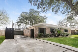 12115 Hillcroft St in Houston, TX - Building Photo