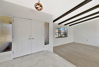9340 NW 32nd St in Sunrise, FL - Foto de edificio - Building Photo