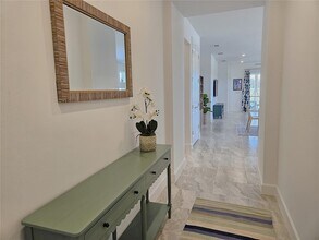 1595 Tavira Pl in Englewood, FL - Foto de edificio - Building Photo