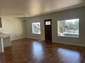 882 SE Adams Ave in Chehalis, WA - Building Photo - Building Photo