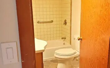 416 E Eli Ave in Chelan, WA - Foto de edificio - Building Photo