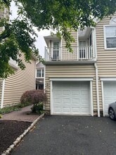 74 Springholm Dr in Berkeley Heights, NJ - Building Photo - Building Photo