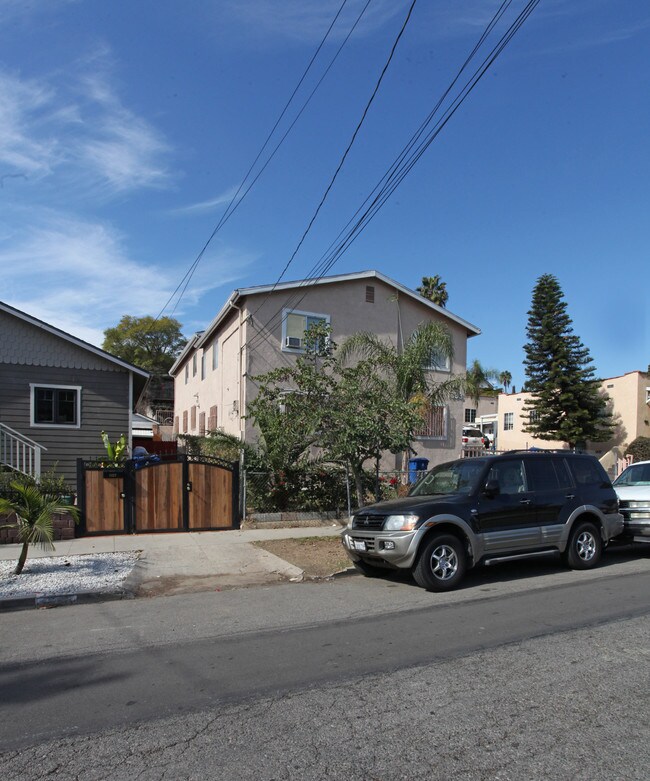 1333 Bates Ave in Los Angeles, CA - Foto de edificio - Building Photo