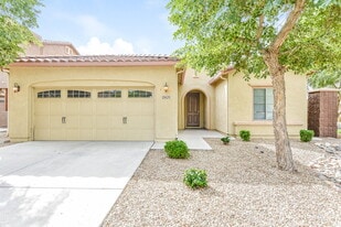 15629 W MacKenzie Dr in Goodyear, AZ - Building Photo