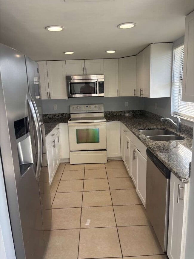 300 Anita Ave S in Lehigh Acres, FL - Foto de edificio - Building Photo