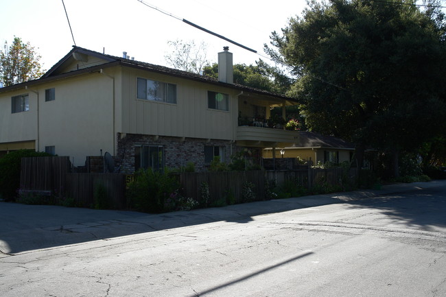 816 Fremont St in Menlo Park, CA - Foto de edificio - Building Photo