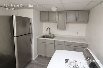 546 Main St in Farmington, NH - Foto de edificio - Building Photo