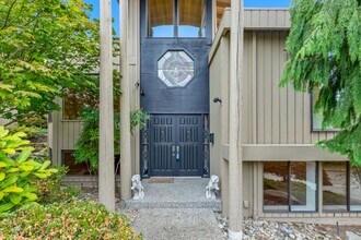 2558 Constance Dr W in Seattle, WA - Building Photo - Building Photo