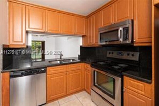 9189 NW 1st St, Unit 201 in Pembroke Pines, FL - Building Photo - Building Photo