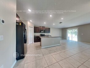 1876 Crinkle Leaf Ct in Ruskin, FL - Foto de edificio - Building Photo