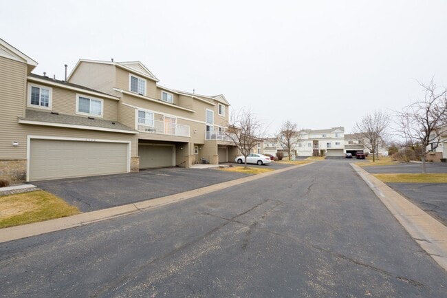6520 Merrimac Ln N in Maple Grove, MN - Building Photo - Building Photo
