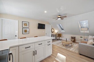 23 Deer St, Unit B in Tilton, NH - Building Photo - Building Photo