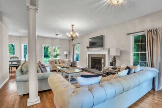 1025 Peconic Bay Blvd in Laurel, NY - Building Photo - Building Photo