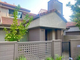 360 Via Colinas in Westlake Village, CA - Building Photo