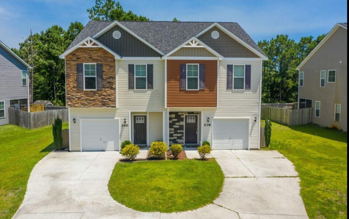 240 Currituck Dr in Holly Ridge, NC - Building Photo