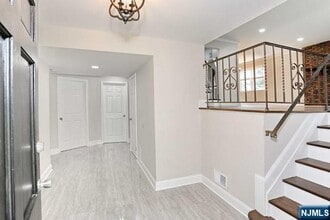 780 Flint Pl in Paramus, NJ - Building Photo - Building Photo