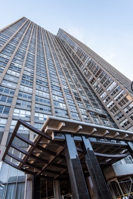 655 W Irving Park Rd, Unit 604 in Chicago, IL - Building Photo - Building Photo