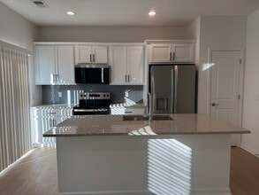 5888 Butterfield Ct in Bettendorf, IA - Building Photo - Building Photo