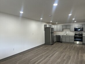 124 Kathleen Dr in Beaver Falls, PA - Building Photo - Building Photo