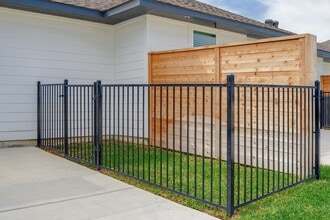 2005 Vintage Farms Wy in Brenham, TX - Building Photo - Building Photo