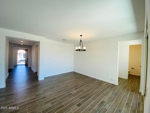 9025 W Denton Ln in Glendale, AZ - Building Photo - Building Photo