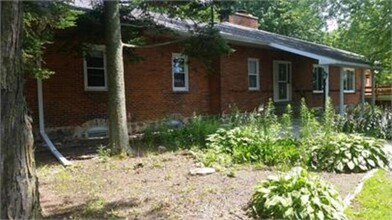 800 S Home St in Wittenberg, WI - Foto de edificio - Building Photo