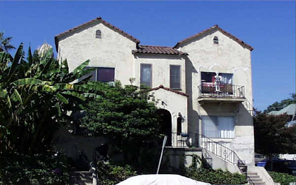 1054-1056 N Bonnie Brae St in Los Angeles, CA - Foto de edificio