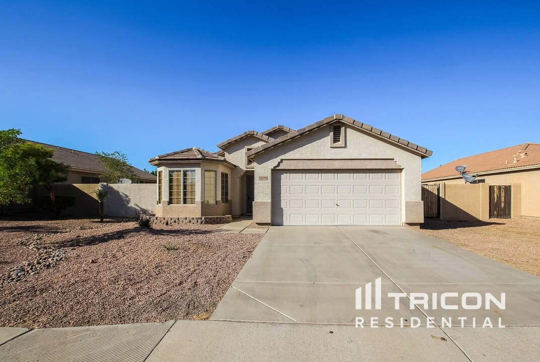 13438 W Port Royale Ln in Surprise, AZ - Building Photo