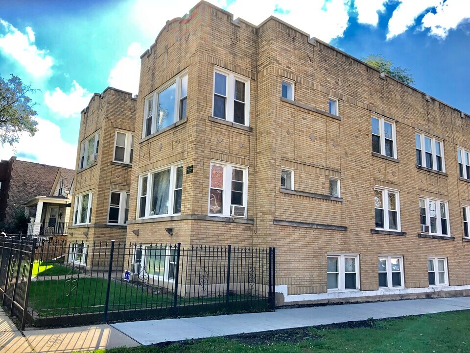 5041 W Dickens Ave in Chicago, IL - Building Photo