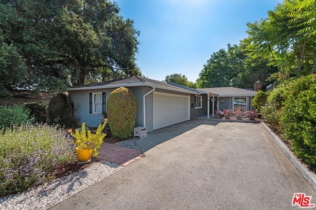 property at 2795 Casitas Ave